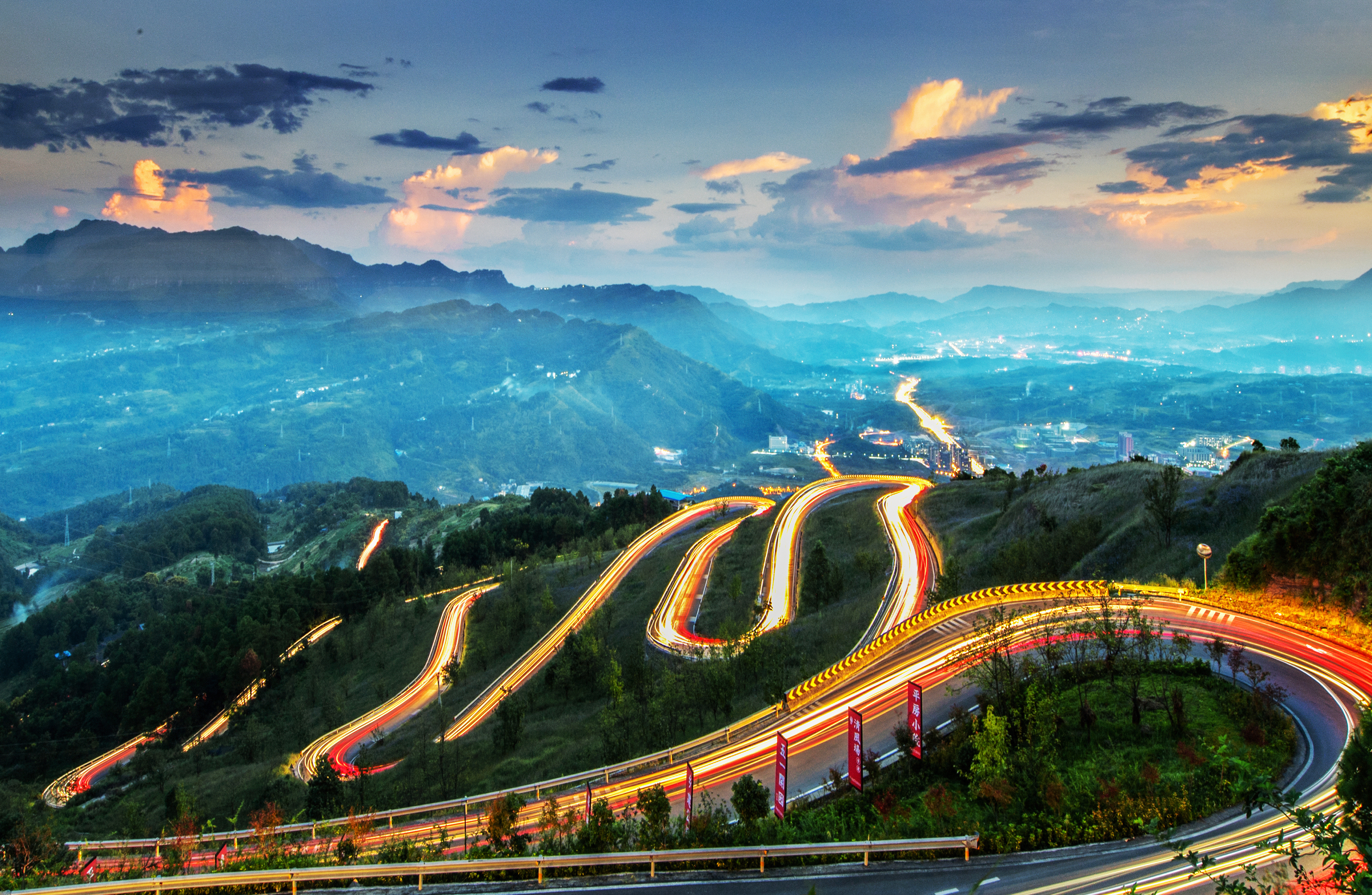 《金色长龙舞山间》通往重庆綦江横山镇的乡村公路,崎岖山路十八弯