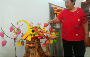 奶奶创作的关于丰收的布艺绣品.jpg