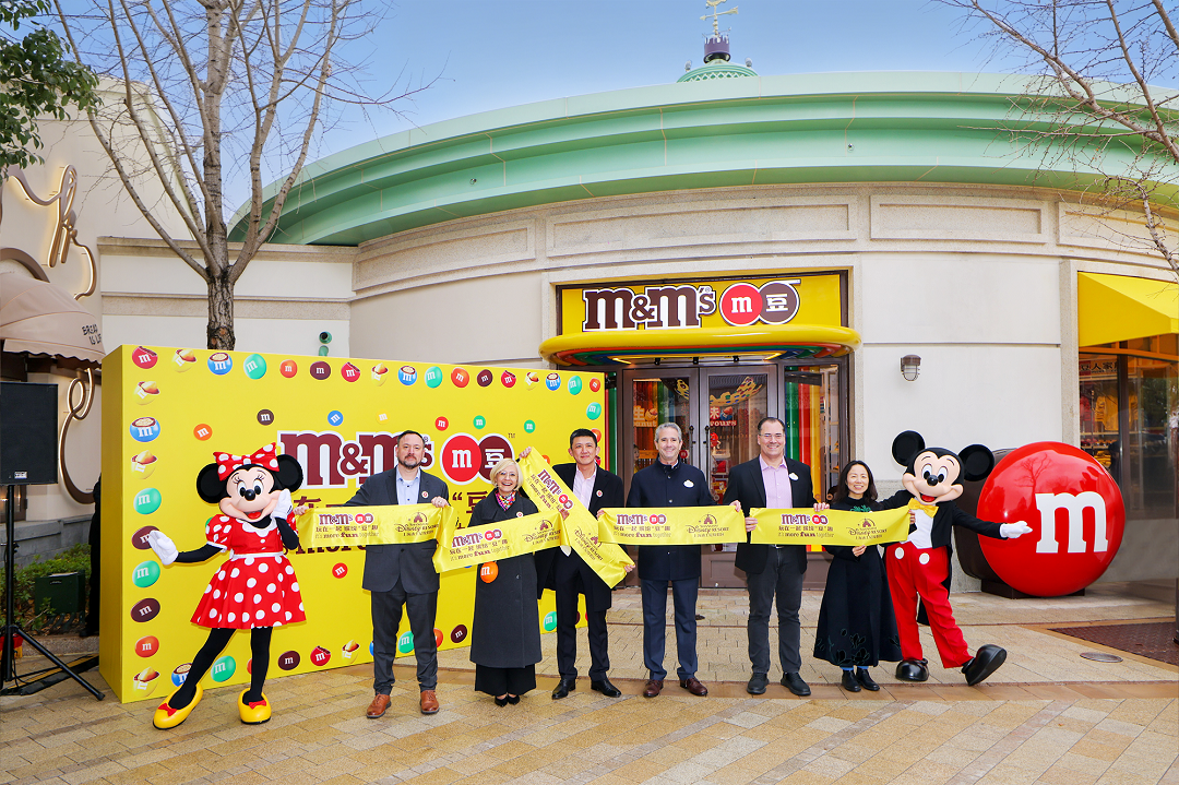 玛氏M&M’S® 迪士尼小镇店启幕，上海成为全球唯一“双店城市”