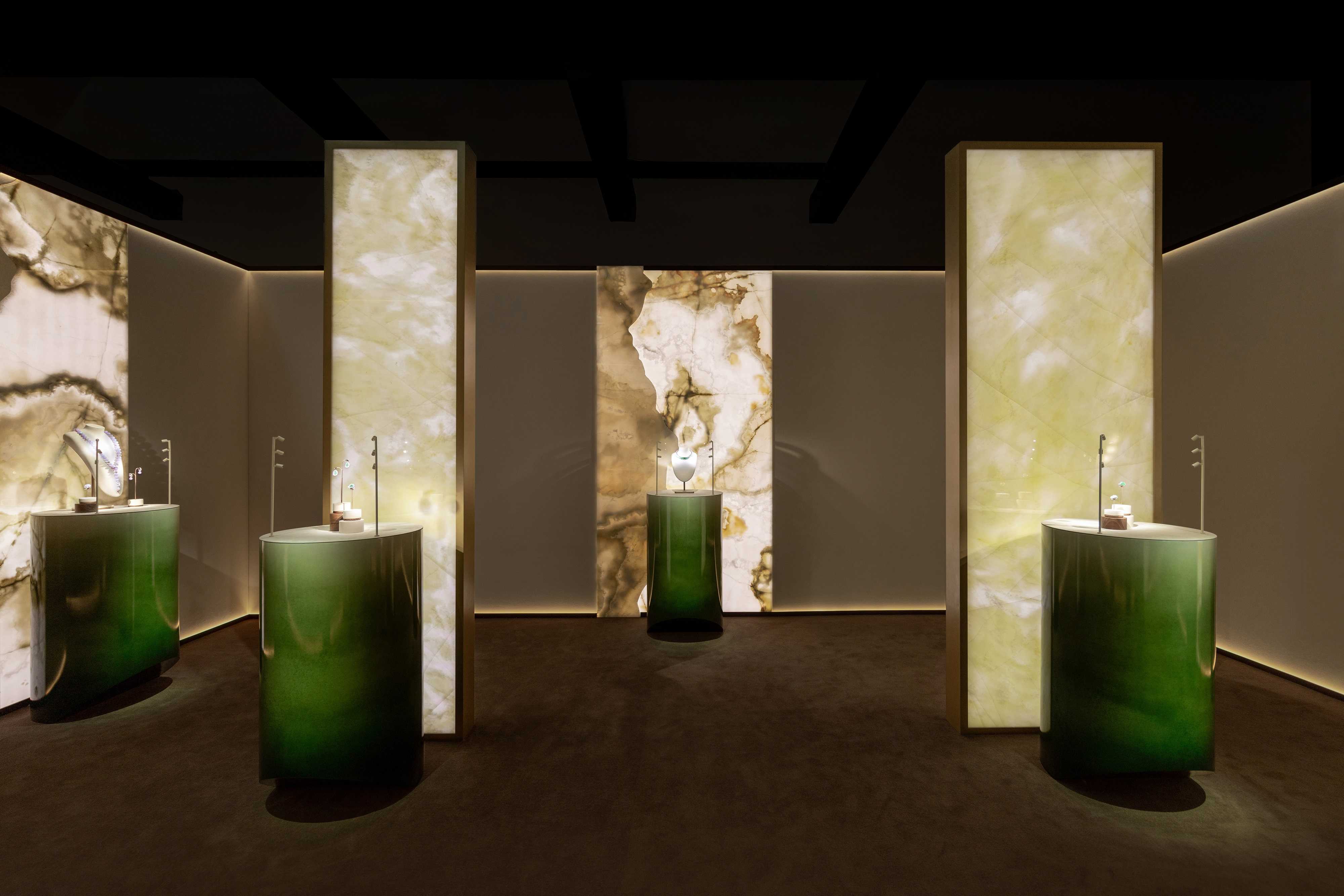 霓裳化艺,至臻礼呈 周大福「东方霓裳Chinese Couture」高级珠宝展启幕