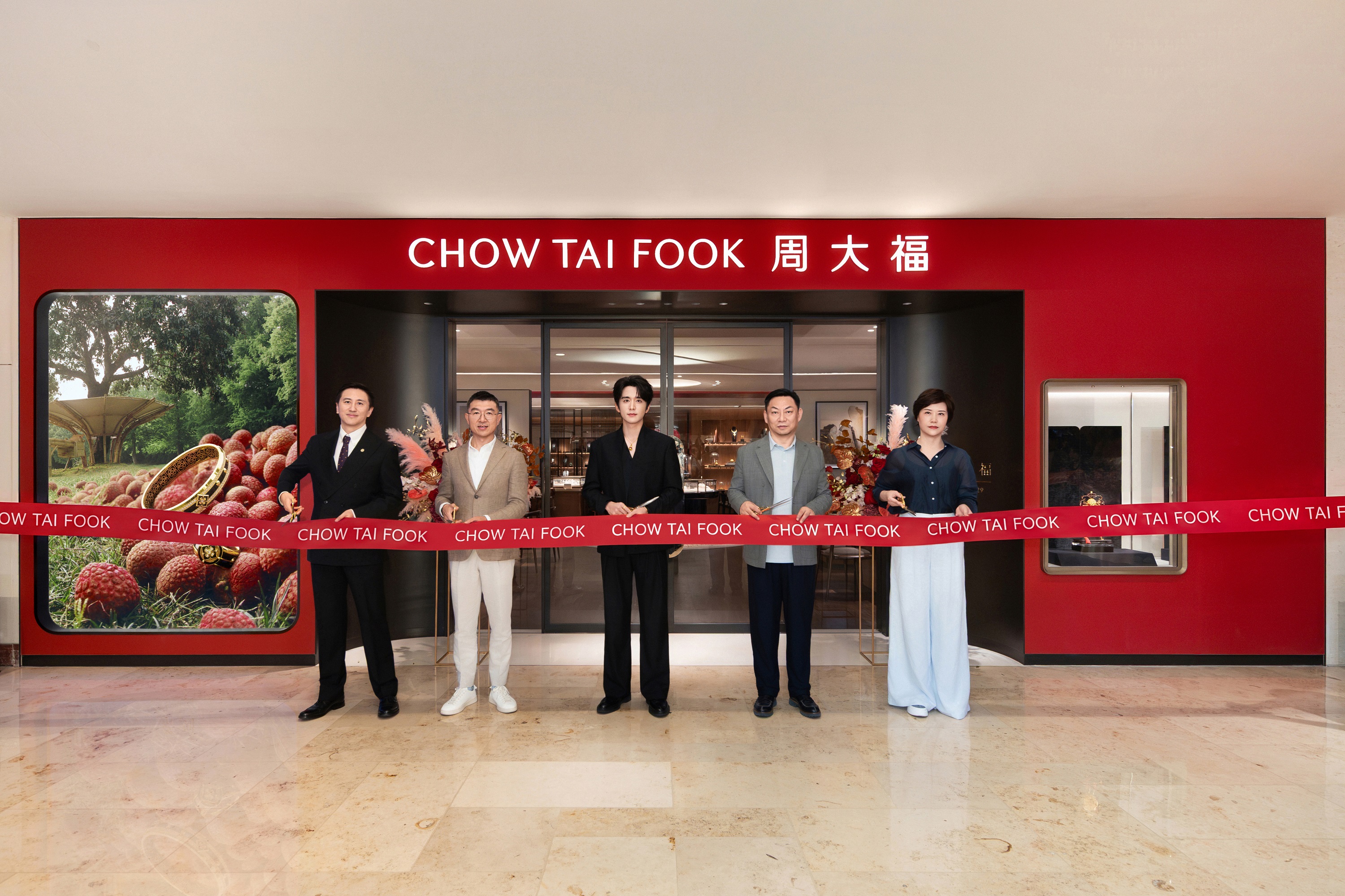 周大福南京德基广场精品店闪耀启幕  三进礼序诠释中式宅院雅境
