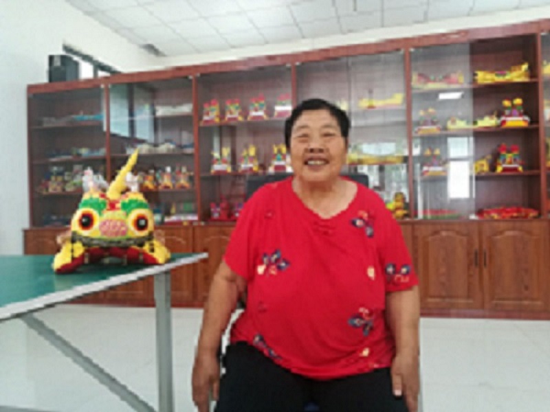 万福虎传承人黄贵莲.jpg