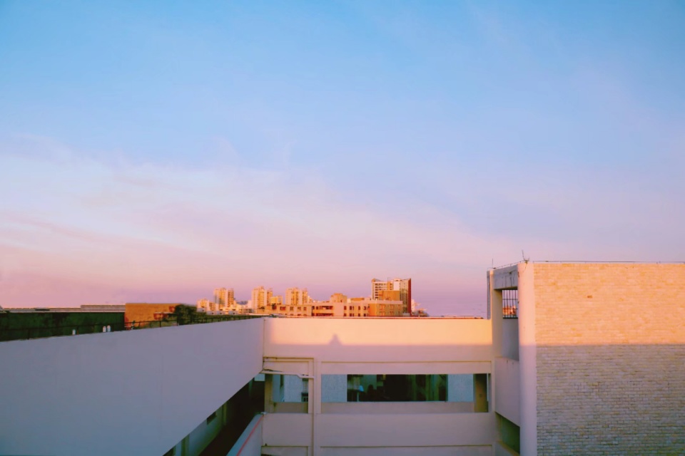 学校天台的遐想