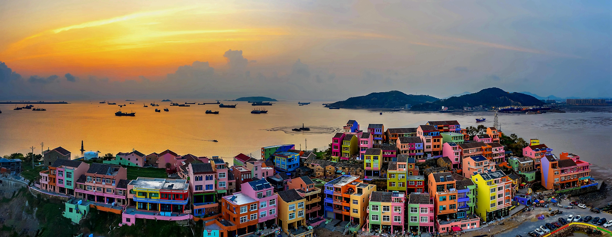 风光风情类 赵永清 《七彩渔村》.jpg