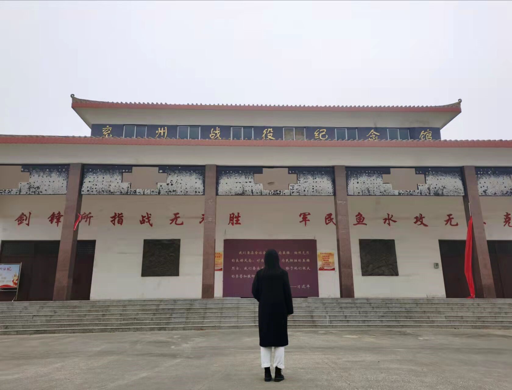 图为兖州市烈士陵园,坐落在兖州区烈士陵园内的三十六名烈士墓,祭奠着