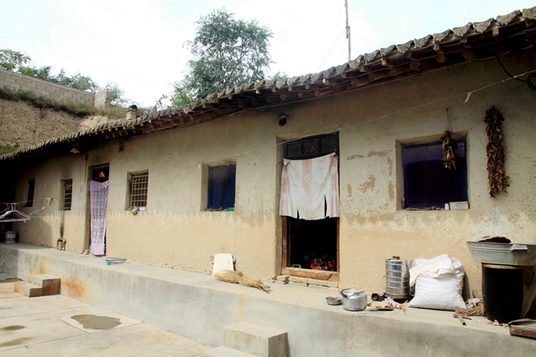 《中国西部农村民居的变化》组照 图3土木结构的简易平房(上个世纪九
