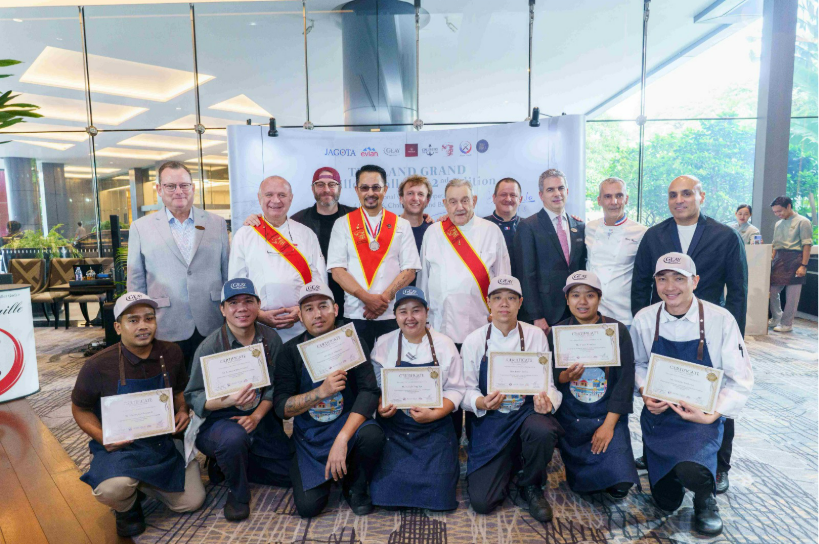 Chatrium Grand Bangkok 公布 2026 年第二届 Écailler 开蚝大赛冠军得主