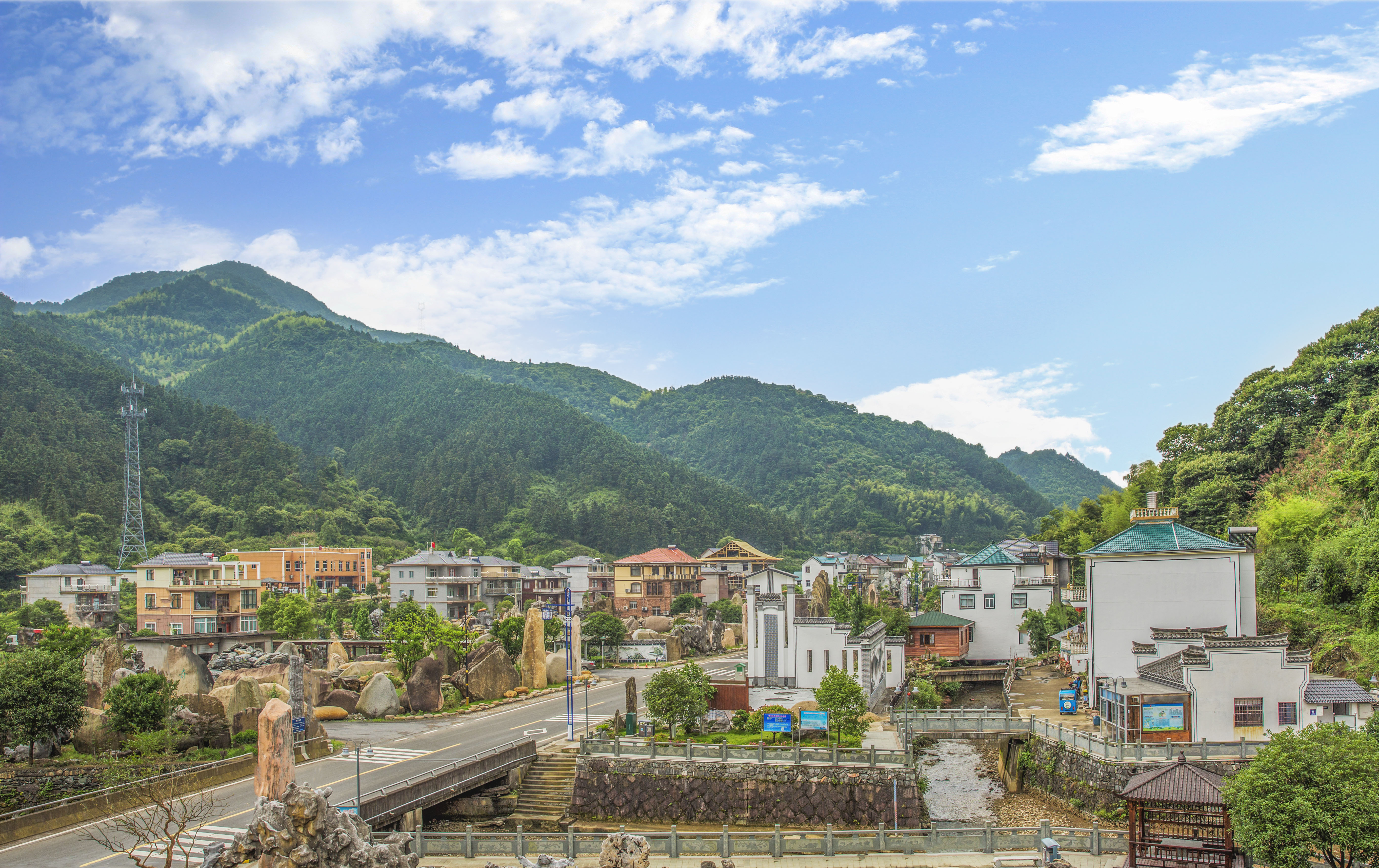 浙江常山砚瓦山村石头敲开村民致富大门