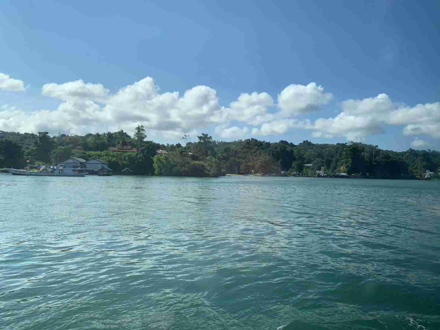 听着听着,阵阵暖意如莫罗瓦利的海浪涌上心头.回家真的幸福.