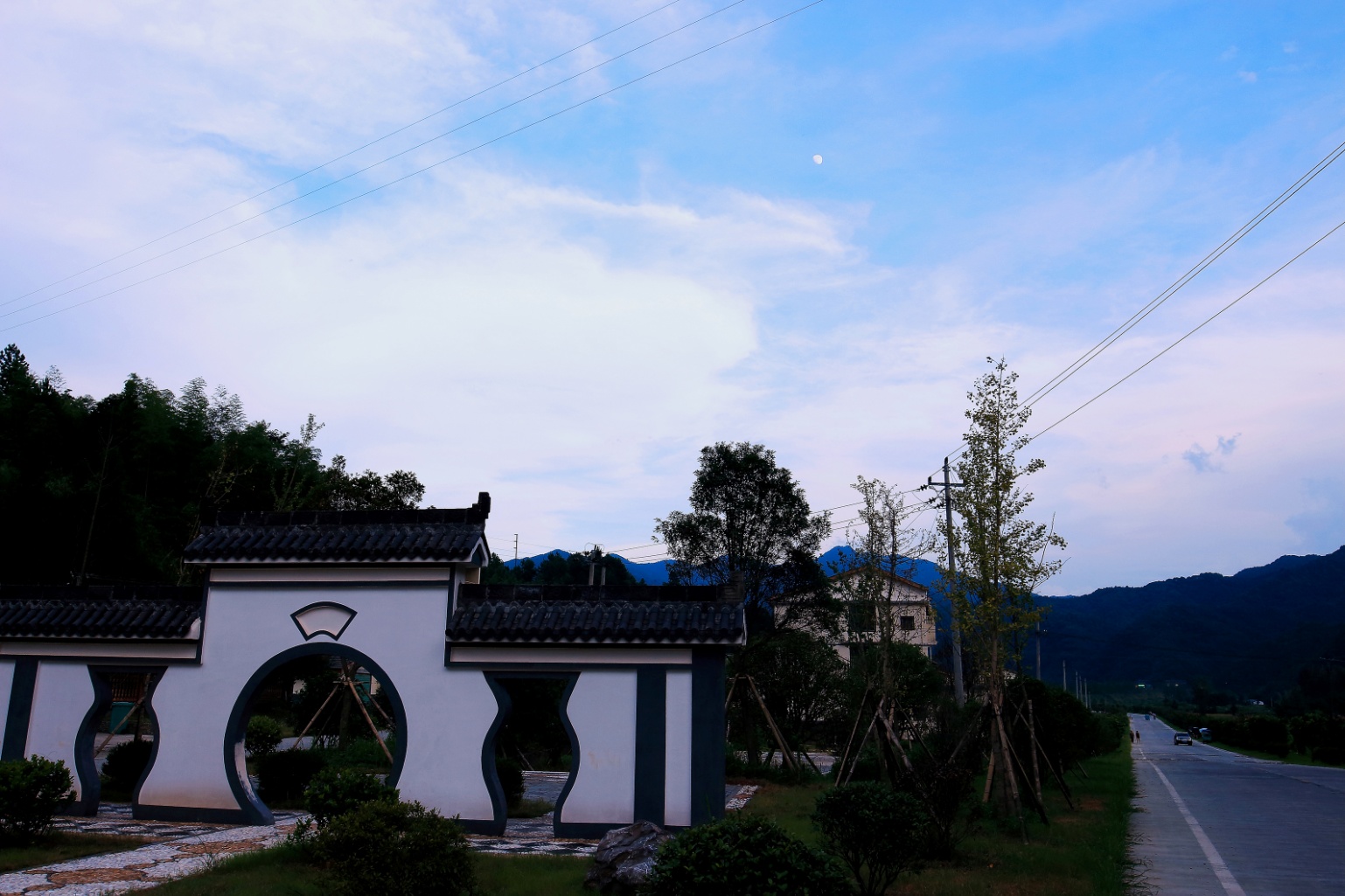 又见秋天的喜悦画圈里的江西省修水县何市镇田野