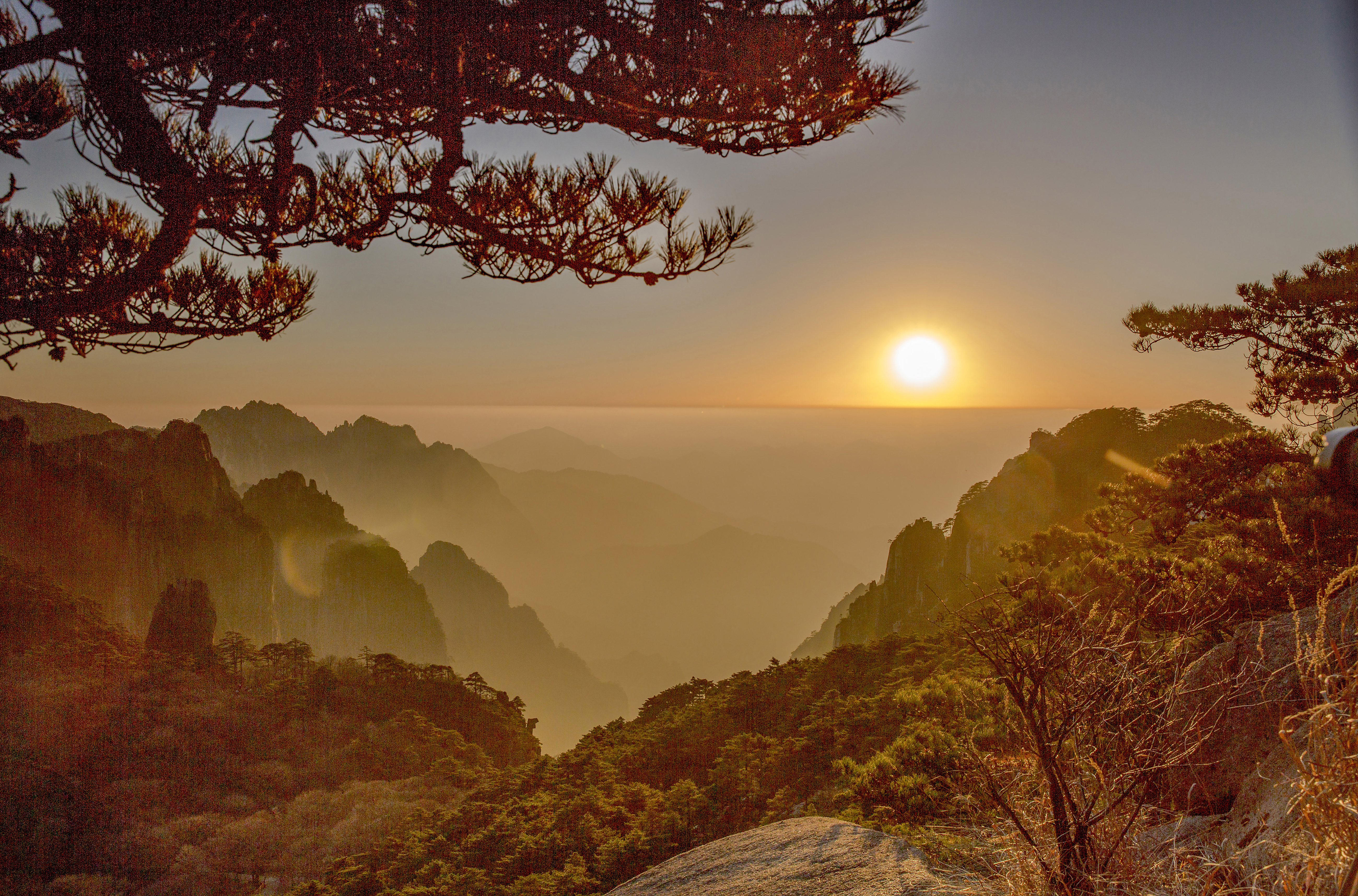 张晓燕-《黄山落日》-18982991966-2018年11月23日-地点:安徽黄山.jpg