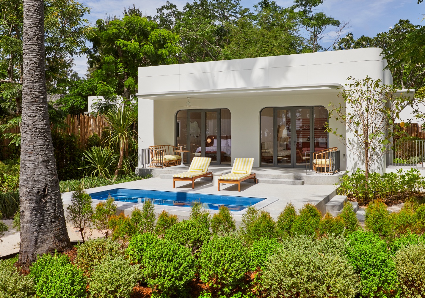 The Standard, Hua Hin 度假酒店启动爱宠月