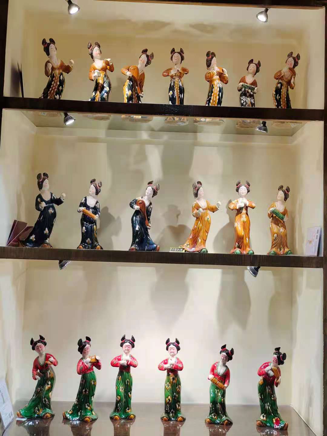 仕女人俑.jpg